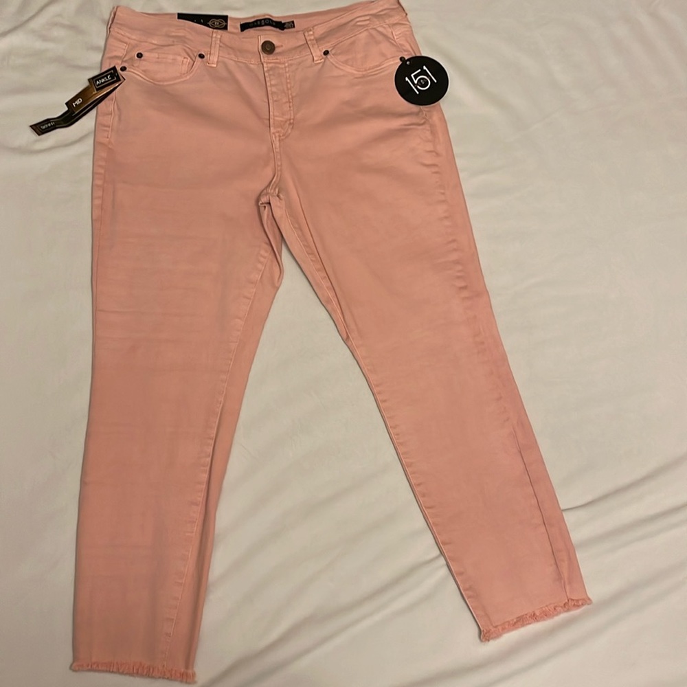 One5One Ankle Skinny Pants
Size 12/31
Color Pink